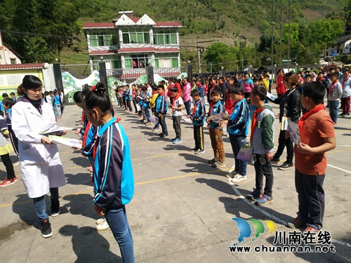 叙永县白腊乡中心小学开展预防结核病主题宣传活动