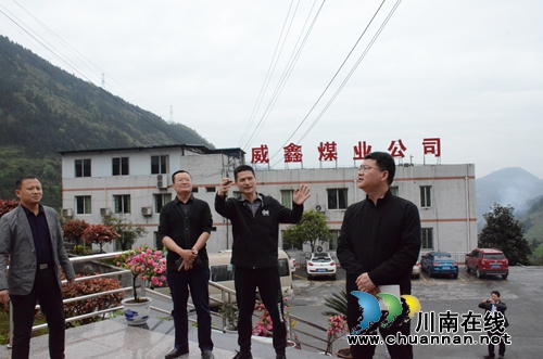 古叙煤田石屏一矿党委书记龙林一行到威鑫煤业走访交流(图1) 古叙煤田石屏一矿党委书记龙林一行到威鑫煤业走访交流(图1)