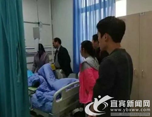 宜宾被熊袭男子脱离生命危险 医疗费初步解决(图1) 宜宾被熊袭男子脱离生命危险 医疗费初步解决(图1)