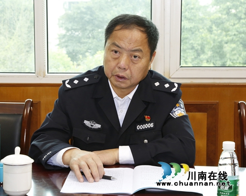 四川省公安厅领导率队检查泸县玉蟾派出所工作(图2) 四川省公安厅领导率队检查泸县玉蟾派出所工作(图2)