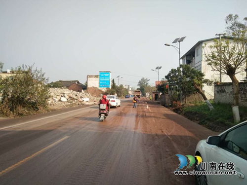 泸县交警及时排查道路交通安全隐患(图1)