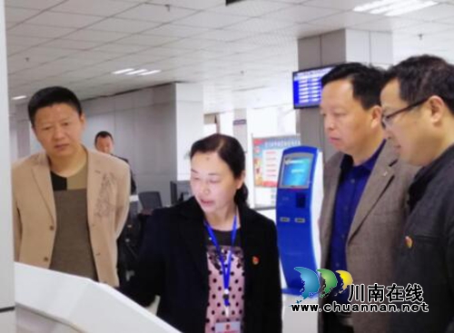 市国土资源局杨姚东一行检查指导纳溪区政务中心不动产登记站工作