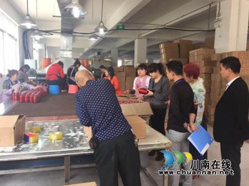 张坝司法所:积极开展送法进企业活动(图1) 张坝司法所:积极开展送法进企业活动(图1)