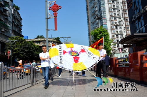 清明节&nbsp;叙永县城西实验学校走进烈士陵园祭扫英烈(图2)