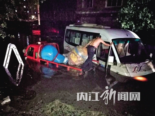 昨夜,内江迎来今年第一场“雹”雨(图2) 昨夜,内江迎来今年第一场“雹”雨(图2)