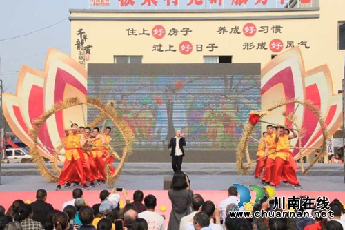 泸县天兴“龙贯春会” 三万群众踩山祈福(图3) 泸县天兴“龙贯春会” 三万群众踩山祈福(图3)