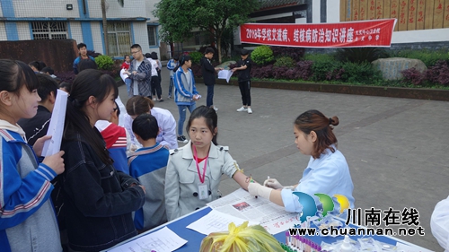 合江九支中学开展学生健康体检活动(图1)