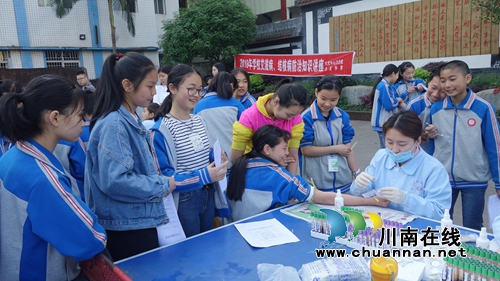 合江九支中学开展学生健康体检活动(图2)