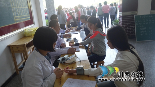 合江九支中学开展学生健康体检活动(图4)