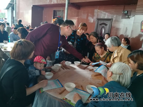 合江县合江镇食药所检查指导“观音会”群宴现场(图2)