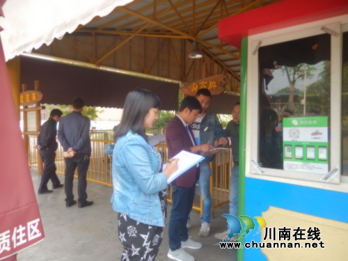 江阳区张坝街道桂圆林社区开展清明节前安全大检查(图1) 江阳区张坝街道桂圆林社区开展清明节前安全大检查(图1)