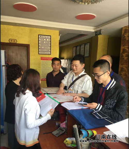 泸县文化市场综合执法大队到太伏镇检查文化娱乐场所(图1) 泸县文化市场综合执法大队到太伏镇检查文化娱乐场所(图1)