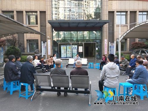 江阳区张坝街道匠心社区：院坝会宣传习***来川视察重要讲话精神(图1)
