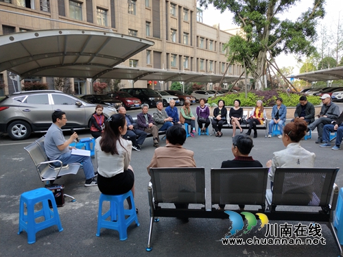 江阳区张坝街道匠心社区：院坝会宣传习***来川视察重要讲话精神(图2)