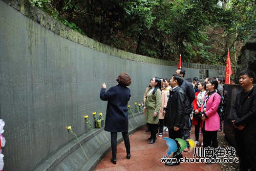 龙马潭区教育系统：学党理&nbsp;强党性&nbsp;党旗飘扬引前行(图3)