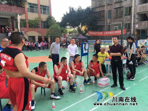 泸县太伏镇2018职工篮球赛联赛拉开帷幕(图1)