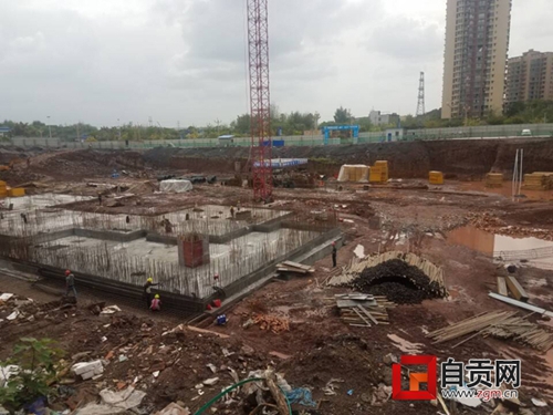 自贡凌晨工地“炮声隆”市民投诉“噪音扰民”(图2) 自贡凌晨工地“炮声隆”市民投诉“噪音扰民”(图2)