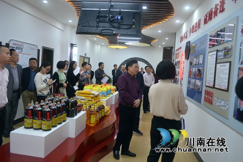 龙马潭区统战成员与社区结对探索共建新模式(图7) 龙马潭区统战成员与社区结对探索共建新模式(图7)