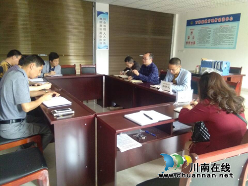 泸县扶贫移民局到百和镇调研扶贫工作(图1) 泸县扶贫移民局到百和镇调研扶贫工作(图1)