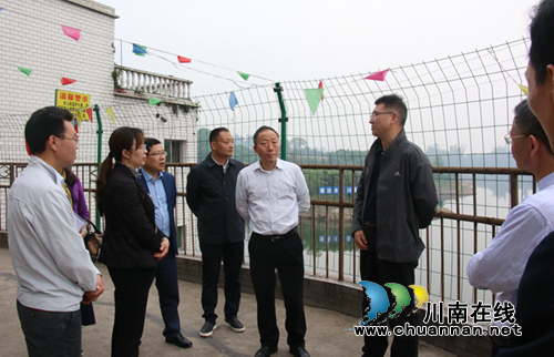 泸州市人大常委会副主任黄勇到潮河镇调研水源供水情况(图1) 泸州市人大常委会副主任黄勇到潮河镇调研水源供水情况(图1)