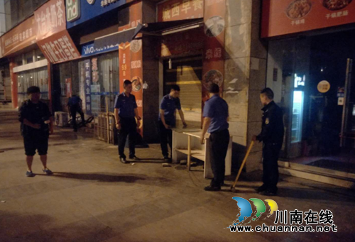 古蔺县住建局实施“零点”行动 整治城市“顽疾”(图1) 古蔺县住建局实施“零点”行动 整治城市“顽疾”(图1)