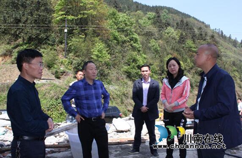 泸州市人大常委会副主任黄勇督导叙永县亮窗口村脱贫攻坚工作(图1)
