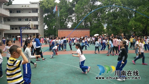 叙永县水尾镇中心小学校2018年春季运动会胜利闭幕(图4) 叙永县水尾镇中心小学校2018年春季运动会胜利闭幕(图4)
