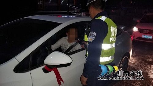 宜宾筠连县交警大队持续高压夜查6起酒驾违法行为(图1) 宜宾筠连县交警大队持续高压夜查6起酒驾违法行为(图1)