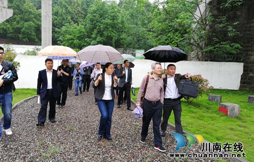 泸州市人大立法调研华阳街道饮用水水源保护区(图2) 泸州市人大立法调研华阳街道饮用水水源保护区(图2)