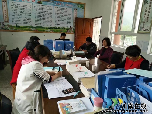 叙永县叙永镇中心校教学视导全力推进教育均衡发展(图2) 叙永县叙永镇中心校教学视导全力推进教育均衡发展(图2)