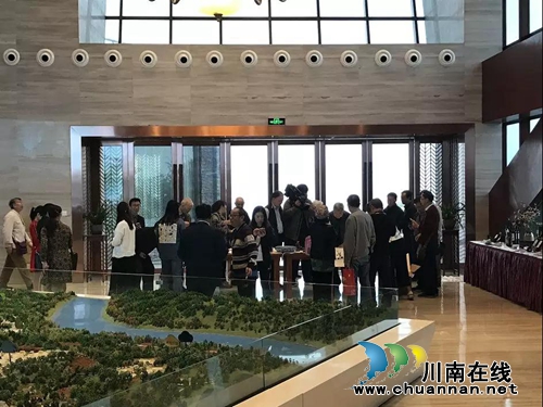 “诗酒四月天”诗词学会名家汇聚泸州纳贡庄园(图2) “诗酒四月天”诗词学会名家汇聚泸州纳贡庄园(图2)