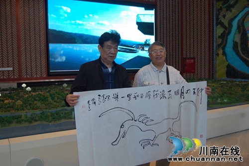 “诗酒四月天”诗词学会名家汇聚泸州纳贡庄园(图6) “诗酒四月天”诗词学会名家汇聚泸州纳贡庄园(图6)