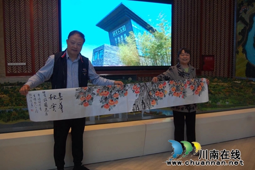 “诗酒四月天”诗词学会名家汇聚泸州纳贡庄园(图7) “诗酒四月天”诗词学会名家汇聚泸州纳贡庄园(图7)