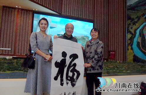 “诗酒四月天”诗词学会名家汇聚泸州纳贡庄园(图8) “诗酒四月天”诗词学会名家汇聚泸州纳贡庄园(图8)