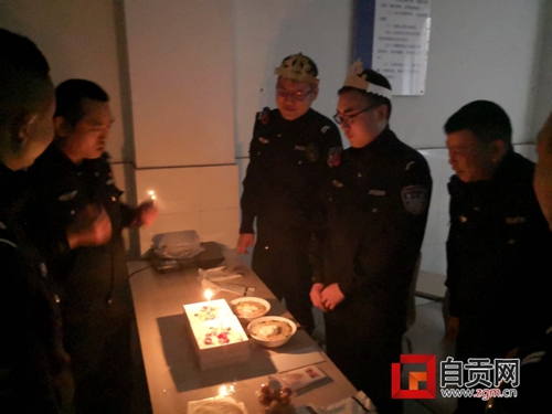 自贡自流井公安分局首创《集体生日会制度》(图2) 自贡自流井公安分局首创《集体生日会制度》(图2)