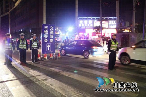 泸县交警圆满完成“玉蟾春会”道路交通安保工作(图1) 泸县交警圆满完成“玉蟾春会”道路交通安保工作(图1)