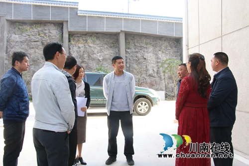 肖刚到泸县潮河镇督导宴美冷链物流建设工作(图1) 肖刚到泸县潮河镇督导宴美冷链物流建设工作(图1)