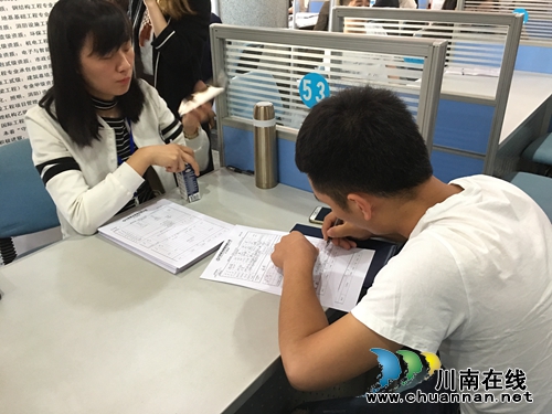 泸州举办民营企业和智能终端企业招聘会(图4)
