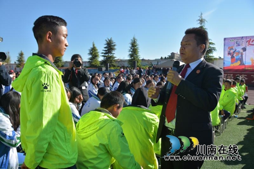 法治扶贫 江阳区法院普法宣讲“飞”进大凉山(图4) 法治扶贫 江阳区法院普法宣讲“飞”进大凉山(图4)