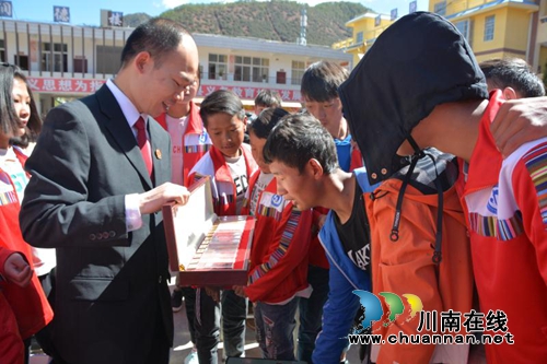 法治扶贫 江阳区法院普法宣讲“飞”进大凉山(图7) 法治扶贫 江阳区法院普法宣讲“飞”进大凉山(图7)