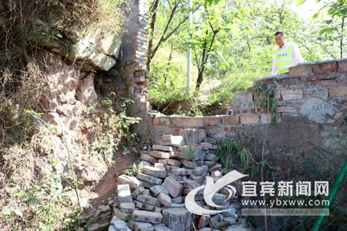 禁止行人上高速 内宜高速修筑钢筋混凝土外墙(图2) 禁止行人上高速 内宜高速修筑钢筋混凝土外墙(图2)