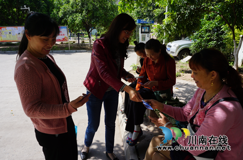 江阳区张坝街道彭湾社区开展"护苗·网络安全”法制宣传活动(图1)