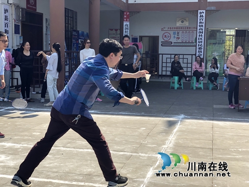 泸县百和镇举办庆“五·一”职工羽毛球比赛(图2)