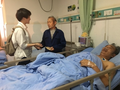 内江低保户患脑溢血 医院为他寻来“救命钱”(图1) 内江低保户患脑溢血 医院为他寻来“救命钱”(图1)