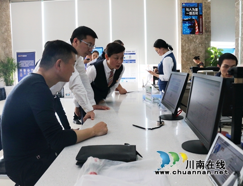 龙马潭“政府一把手”陪跑 打通服务最后1公里(图1) 龙马潭“政府一把手”陪跑 打通服务最后1公里(图1)