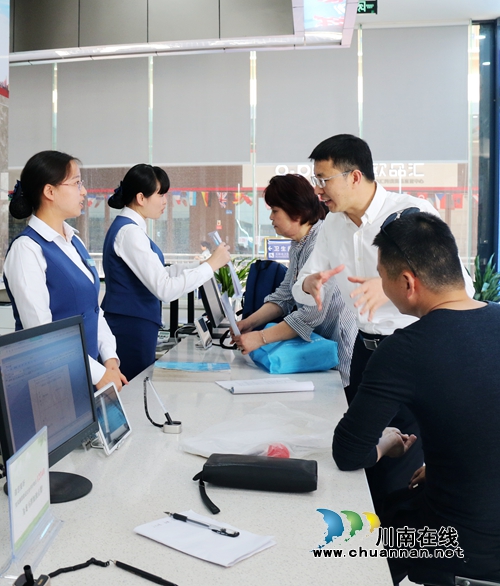 龙马潭“政府一把手”陪跑 打通服务最后1公里(图3) 龙马潭“政府一把手”陪跑 打通服务最后1公里(图3)