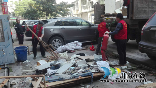 龙马潭红星街道：上下一心&nbsp;开展环境卫生综合治理行动(图1)