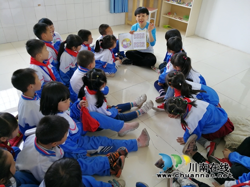 泸州市未成年人心理成长中心心理咨询师“走进”叙永县叙永镇东大街小学(图2)