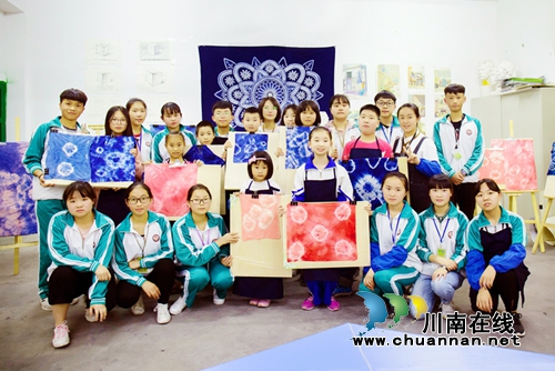 叙永：引进扎染艺术作品&nbsp;构建书香文化校园(图2)
