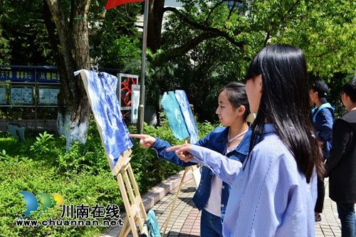 叙永：引进扎染艺术作品&nbsp;构建书香文化校园(图3)